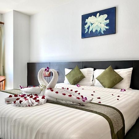 Apk Resort Patong Екстериор снимка