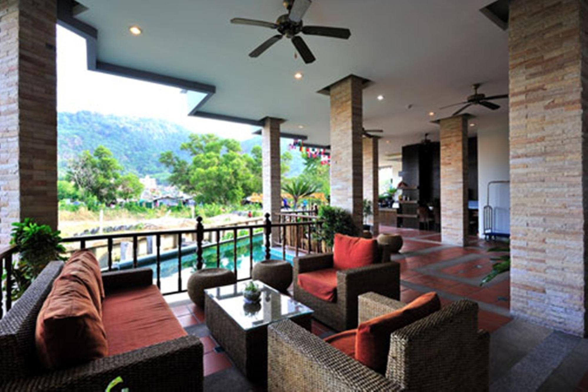 Apk Resort Patong Екстериор снимка
