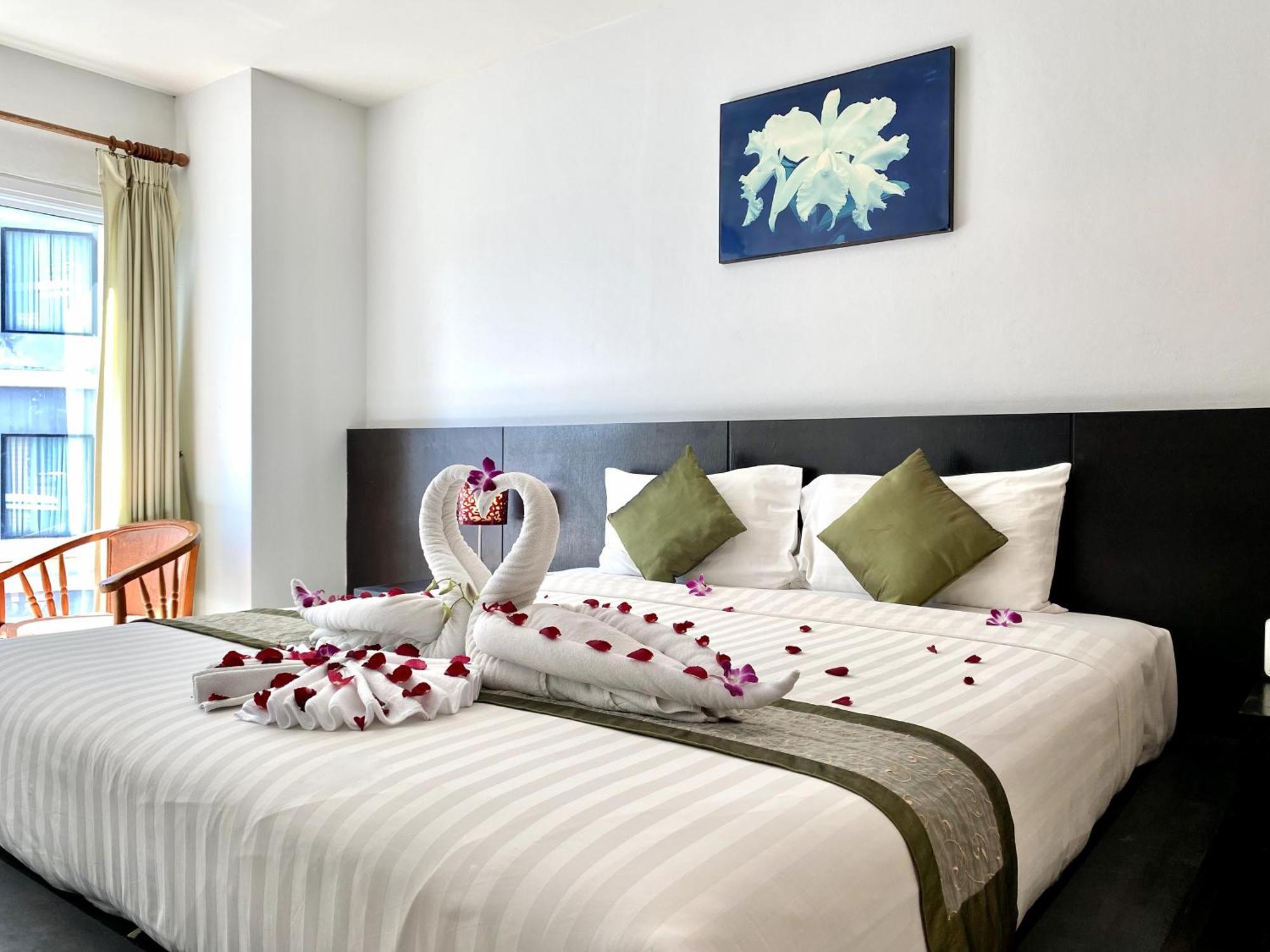 Apk Resort Patong Екстериор снимка
