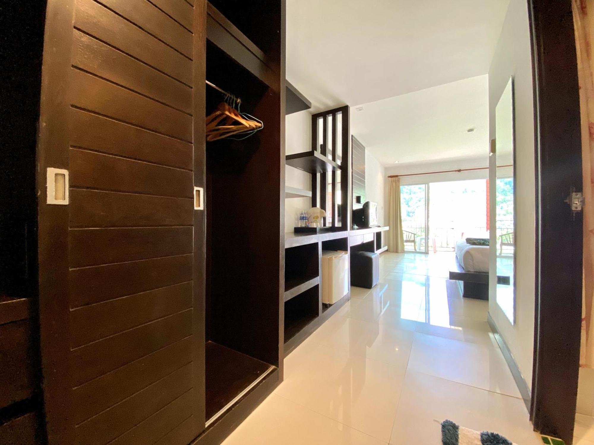 Apk Resort Patong Екстериор снимка