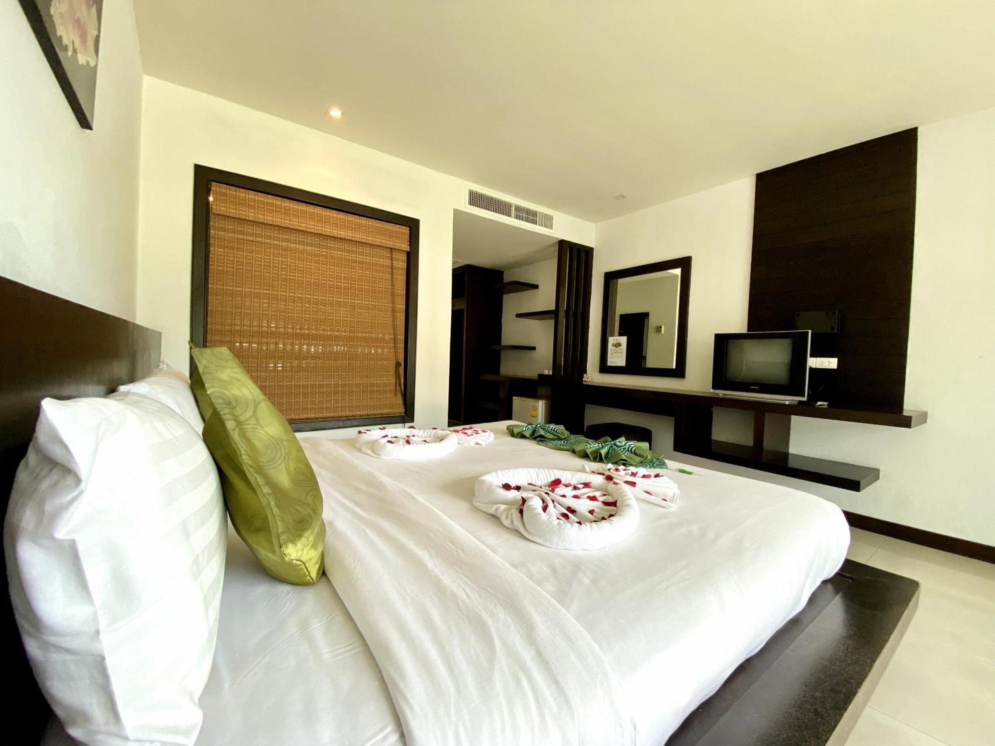 Apk Resort Patong Екстериор снимка