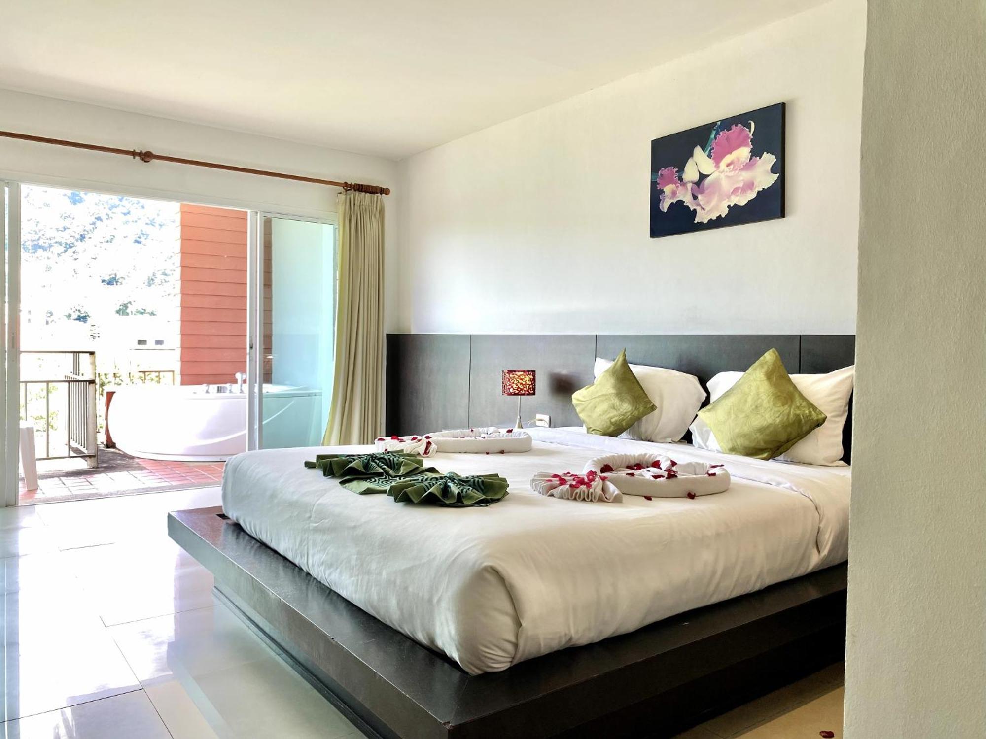 Apk Resort Patong Екстериор снимка