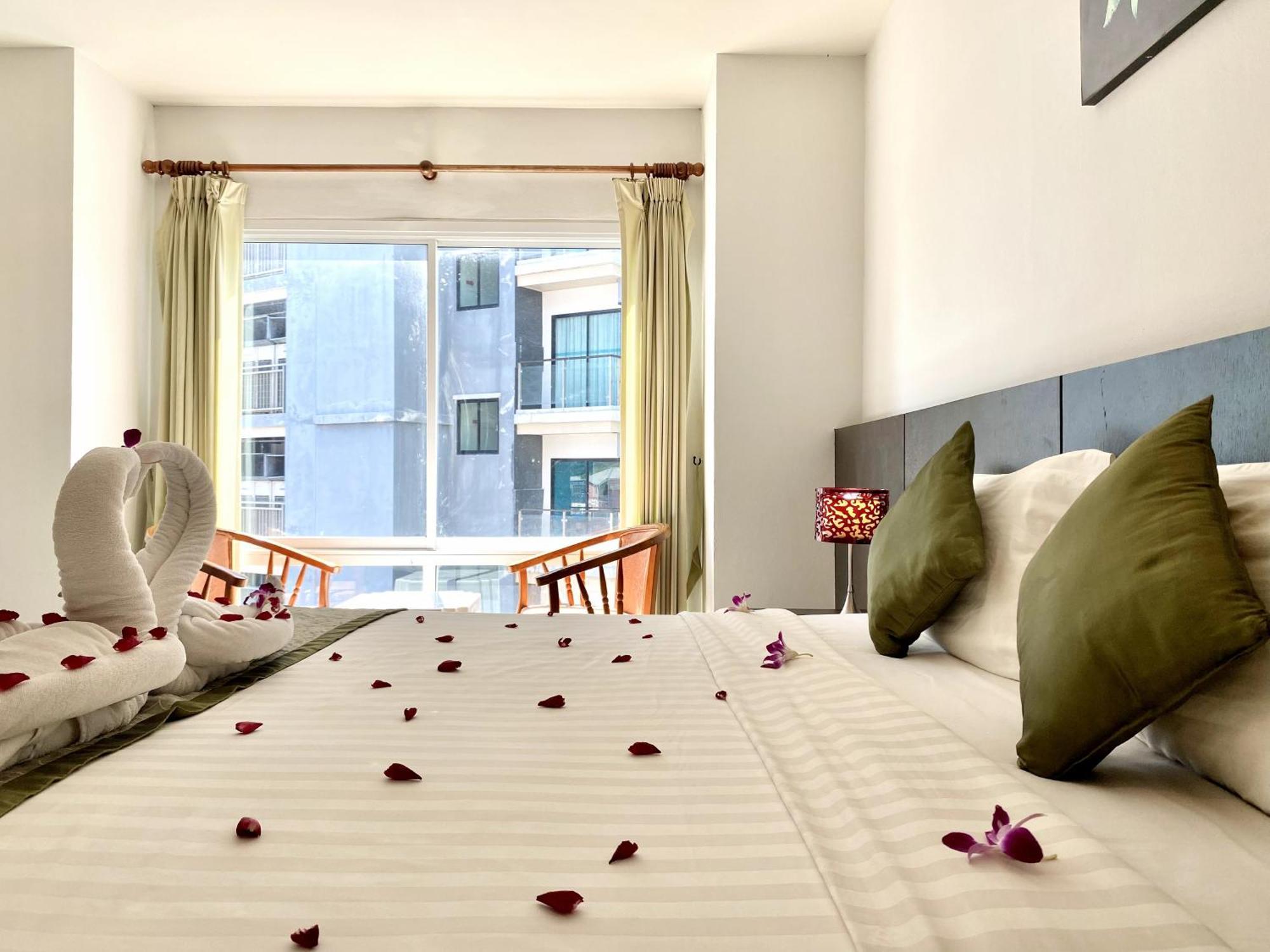 Apk Resort Patong Екстериор снимка