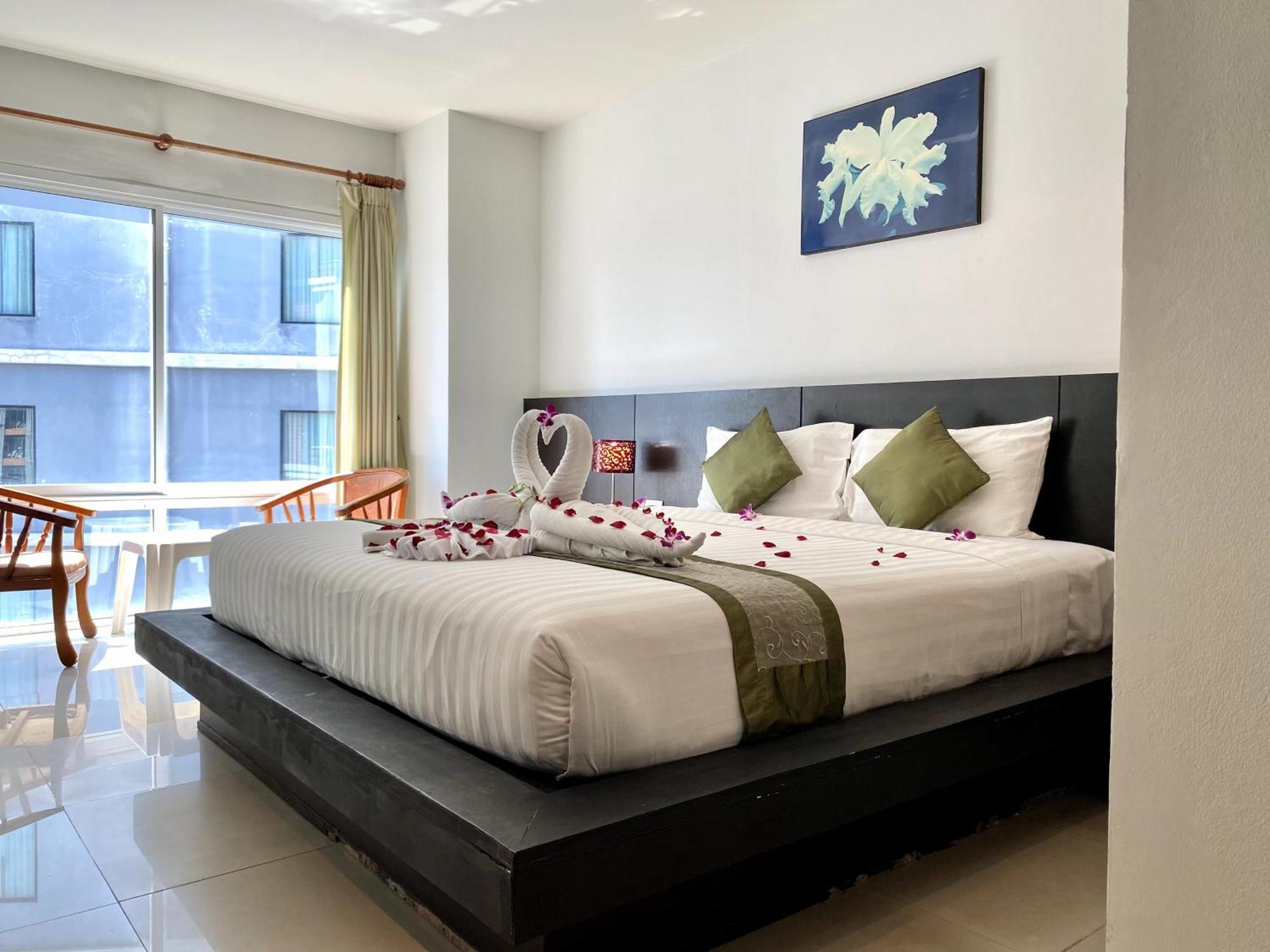 Apk Resort Patong Екстериор снимка