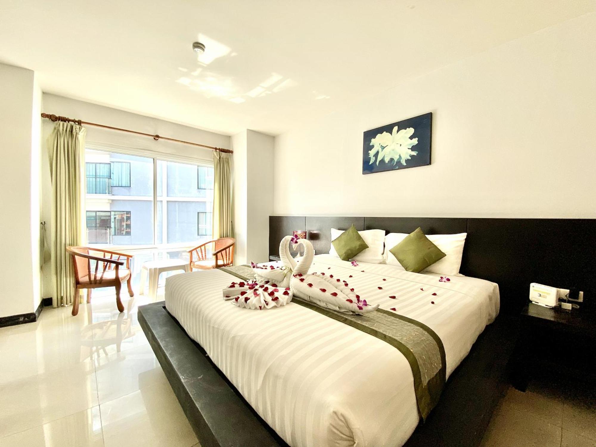 Apk Resort Patong Екстериор снимка
