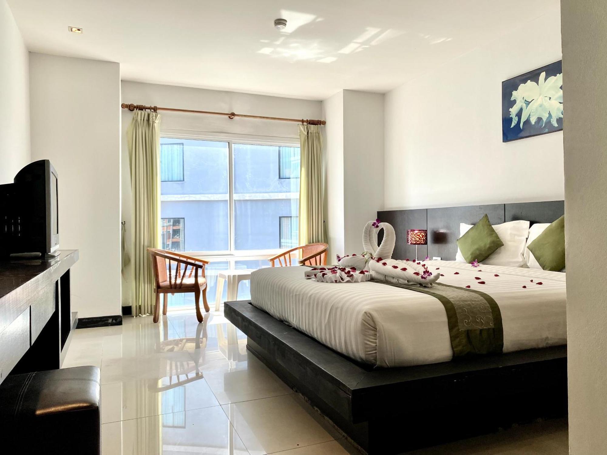 Apk Resort Patong Екстериор снимка